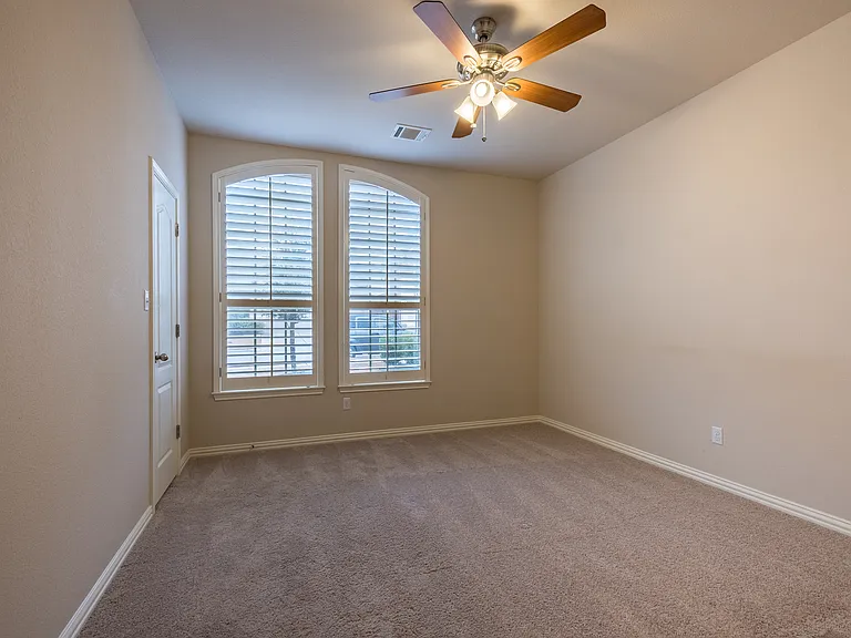 165 Lady Bird Ln — Photo 43