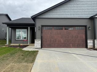 5937 Butterfield Dr, Bettendorf, IA 52722