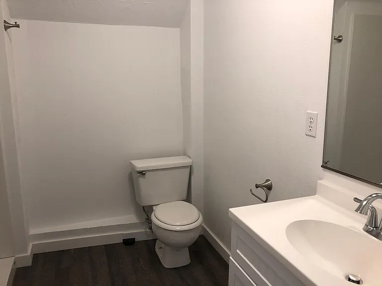 125 NE Whitman St — Photo 4