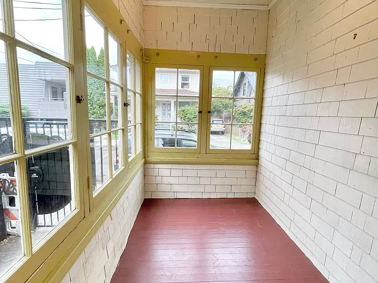Lovely 1+ Bedroom Apt in Old-Portland Building off of Hawthorne — Photo 7