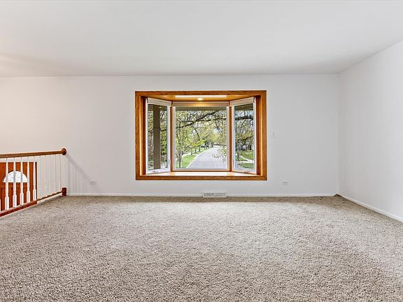 3rd image of 644 N Glenn Dr
