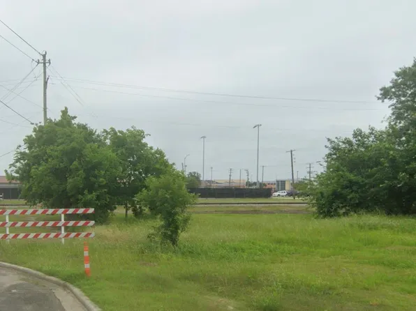 1218 Carnegie St, Baytown, TX 77520