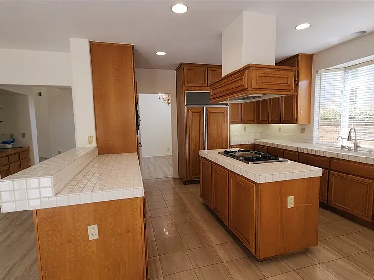 2162 Ventia — Photo 17