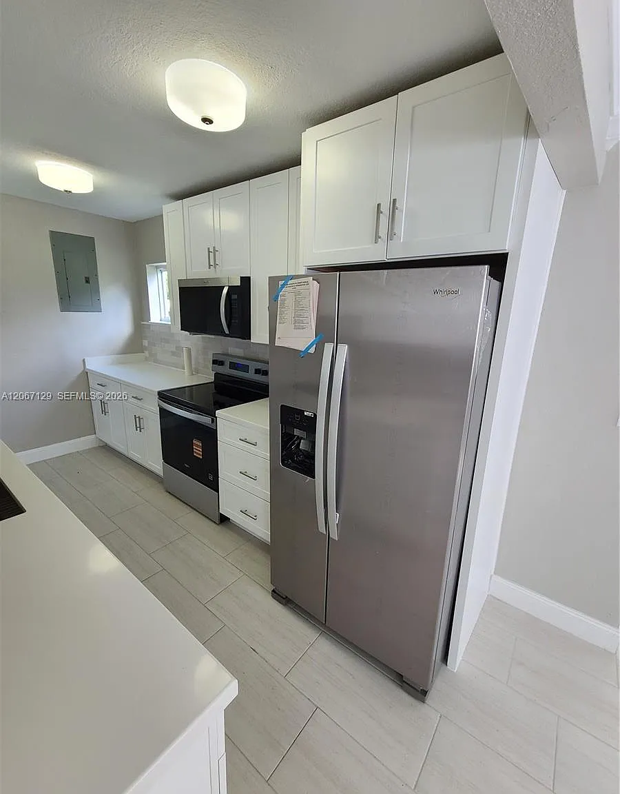 3 bed, 1166 sqft, $3,200 — Photo 2