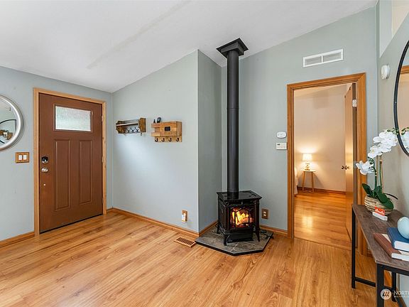 3rd image of 2175 Dickerson Drive NW