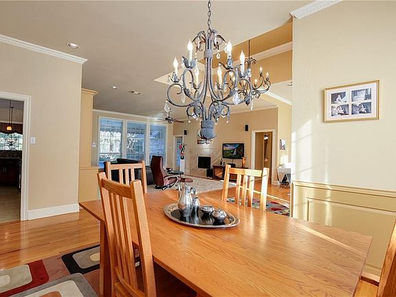 4th image of 400 Southview Trl
