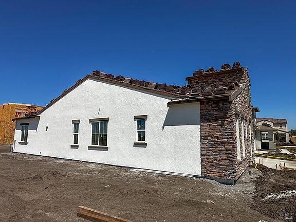 4th image of 504 Merritt Street