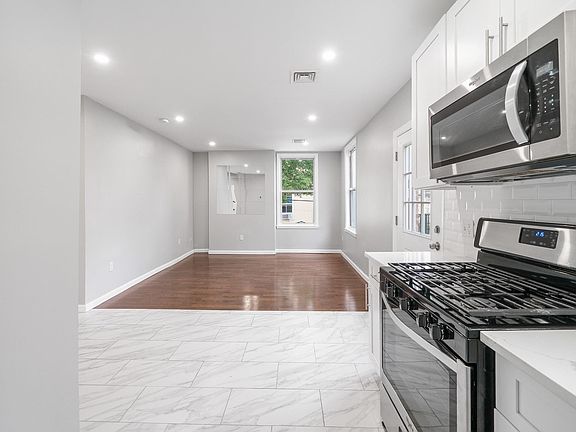 4th image of 42 Wildey St Floor 2
