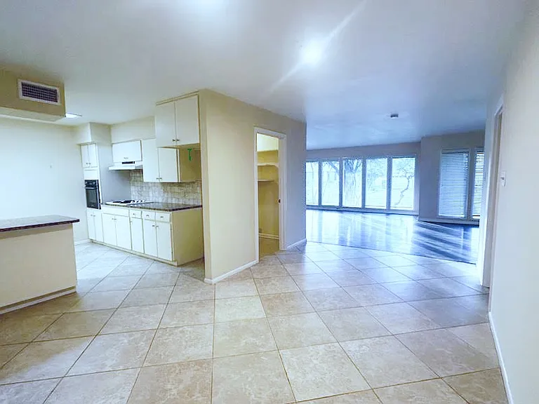 1303 Northlake Dr — Photo 6