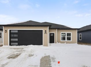 3422 34th St W, Williston, ND 58801