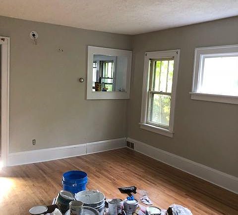 4th image of 1455 Wellesley Ave