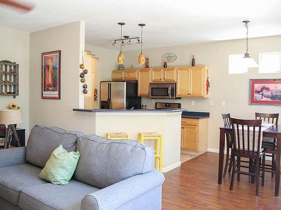 5th image of 10515 Rosefinch Dr NW