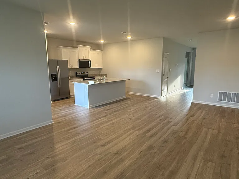 107 Gateway Dr — Photo 3