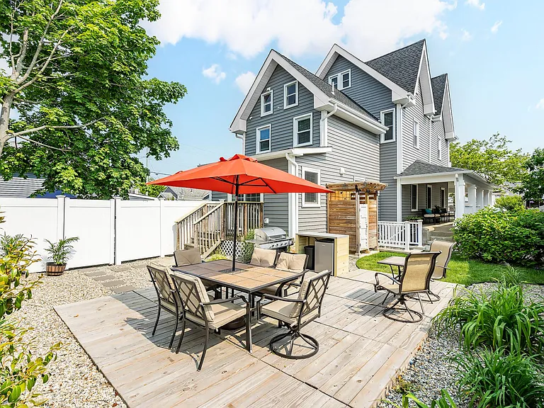 Private Deck