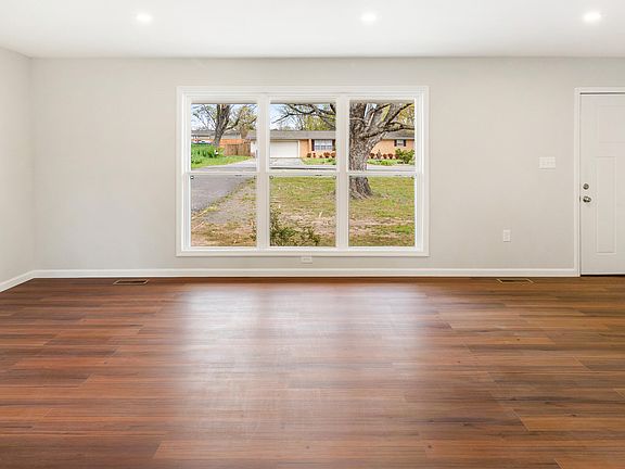4th image of 1105 Clingan Ridge Dr NW