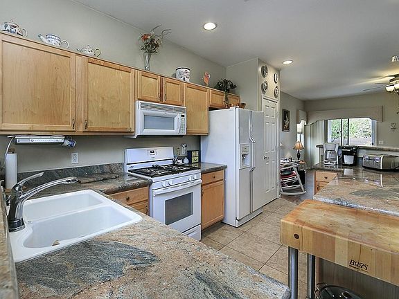 4th image of 7281 N Bird Song Ln