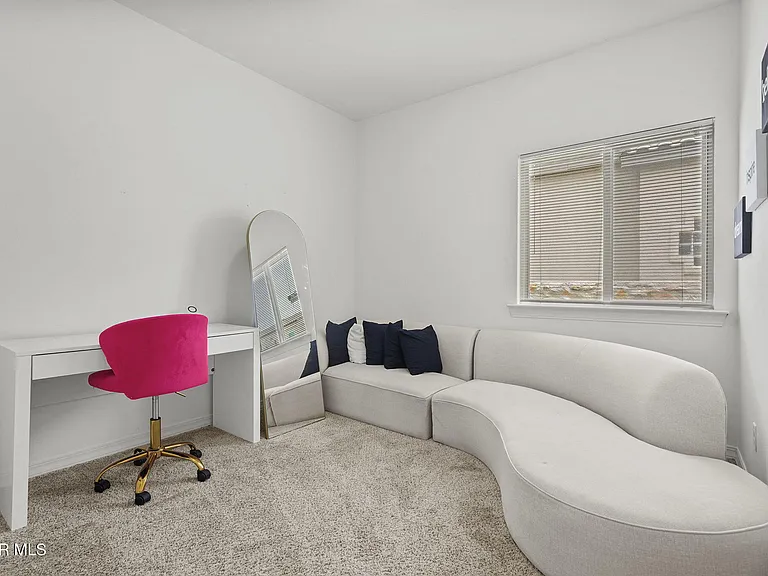 13760 Blackburn Ave — Photo 24