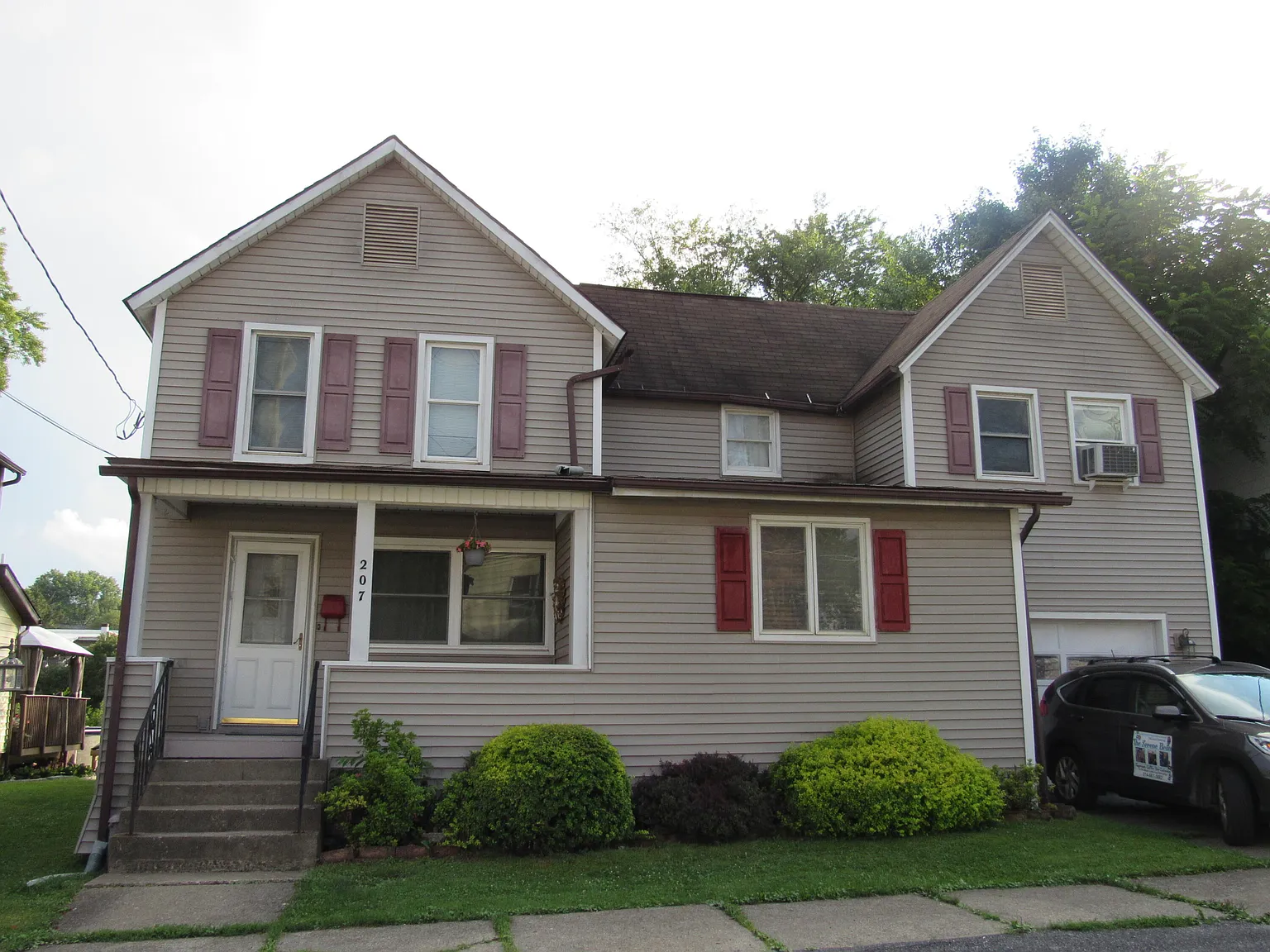 207 Forest Ave photo 1