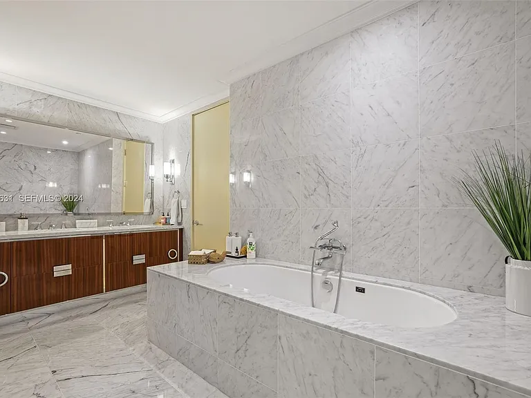 15701 Collins Ave #2103 — Photo 22