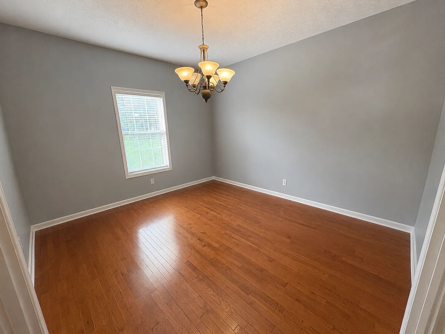 3 bed, 2.5 bath, 1932 sqft, $2,000 — Photo 4