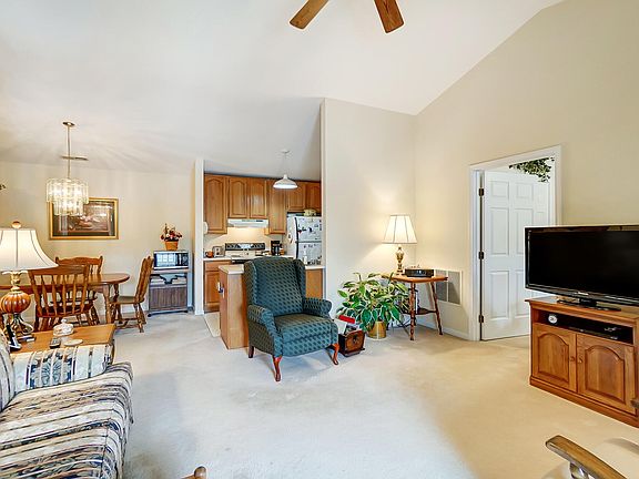 5th image of 160 Cave Run Dr APT 6