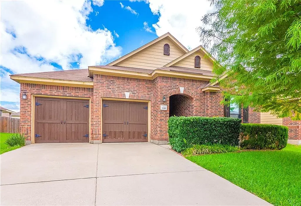 3 bed, 2.5 bath, 2022 sqft, $2,200 — Photo 1