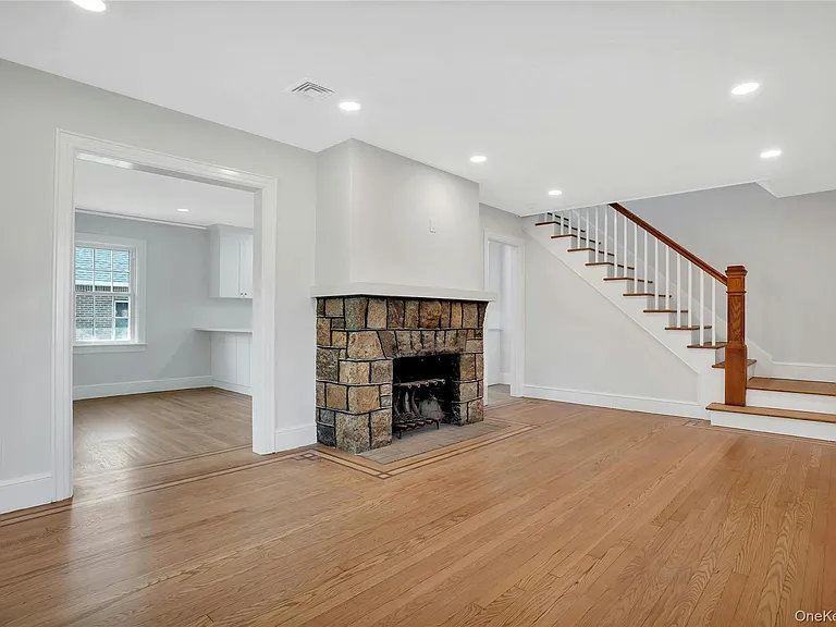 92 Hillside Ave — Photo 4