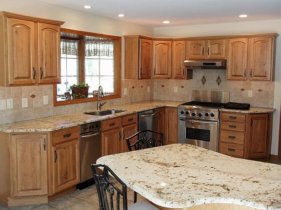 5th image of 75 Alden Ave