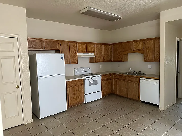 5112 Daybreak Dr — Photo 3