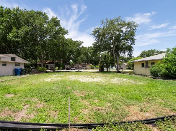 658 15th St NW #20, Largo, FL 33770