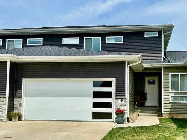 1115 Loren Dr, Cedar Falls, IA 50613