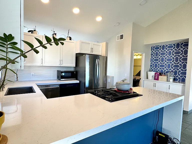 4578 Narragansett Ave — Photo 19