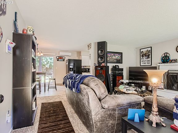 4th image of 3807 NE 62nd Ave