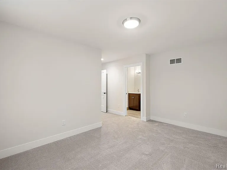 2911 Walsh Dr — Photo 42