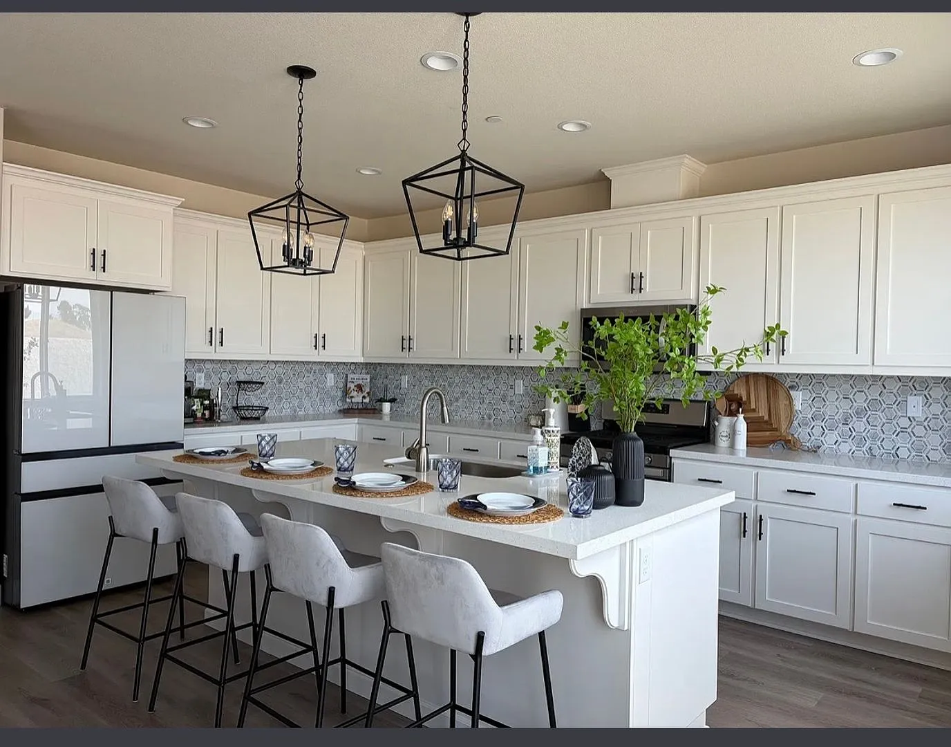 Luxury - New Executive Home | Furnished or Unfurnished | 5 Bedrooms | Antioch — Photo 3