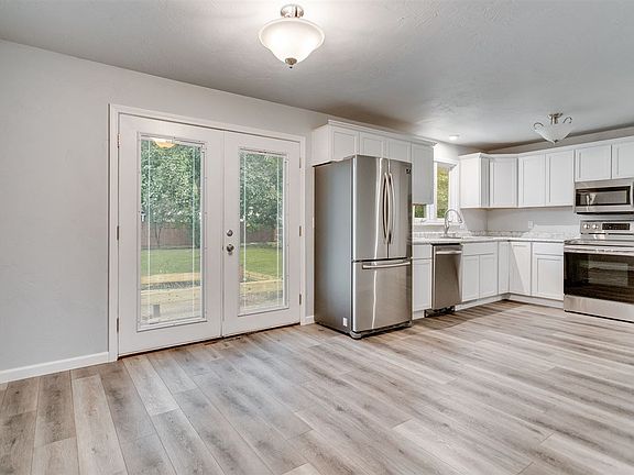 INCREDIBLE KITCHEN & DINING AREAS