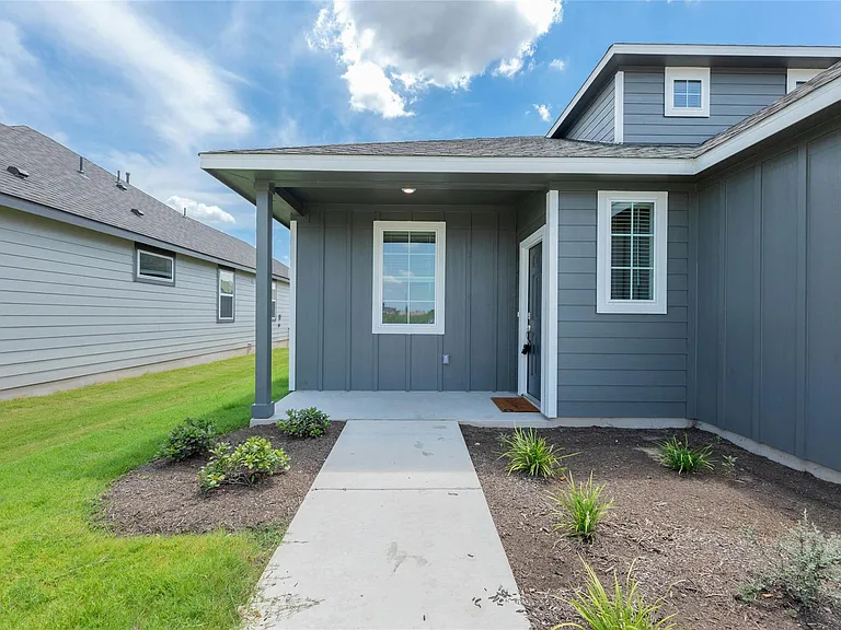 512 Clearlake Dr — Photo 1