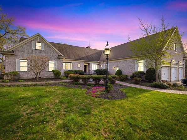 45 Joshua Rd, Wrentham, MA 02093