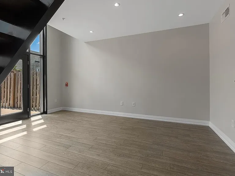 512 E Girard Ave #103 — Photo 12