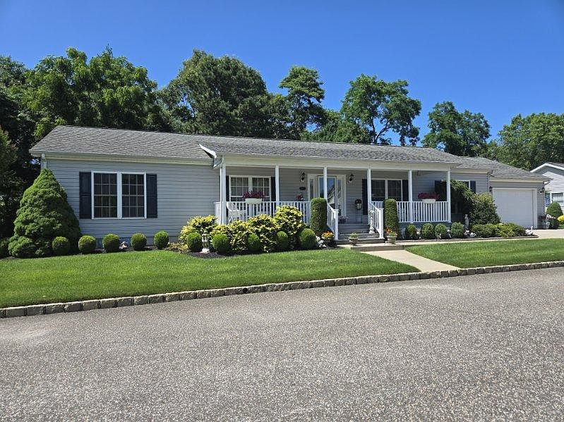 1st image of 1407-212 Middle Rd