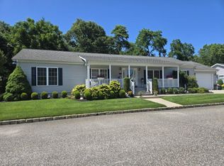 1407-212 Middle Rd, Calverton, NY 11933