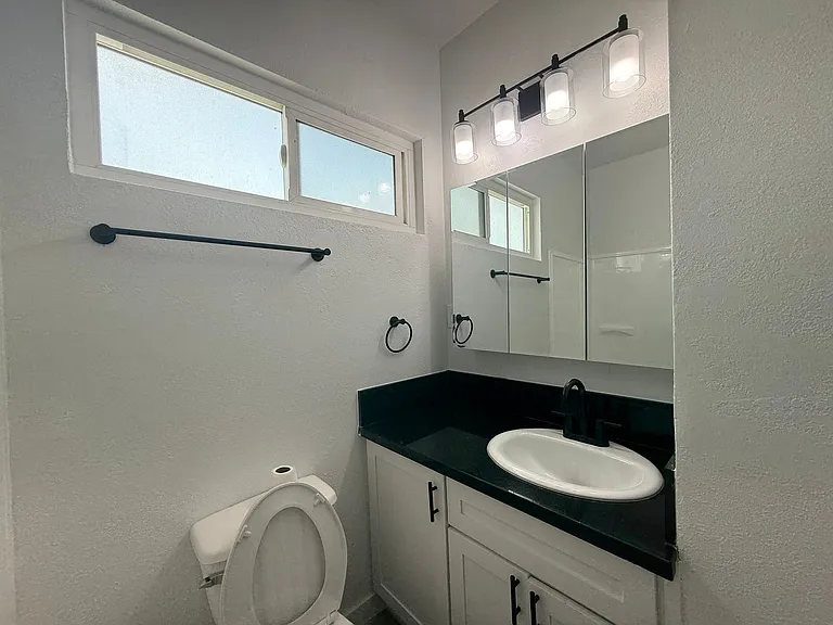 10207 Crenshaw Blvd — Photo 9