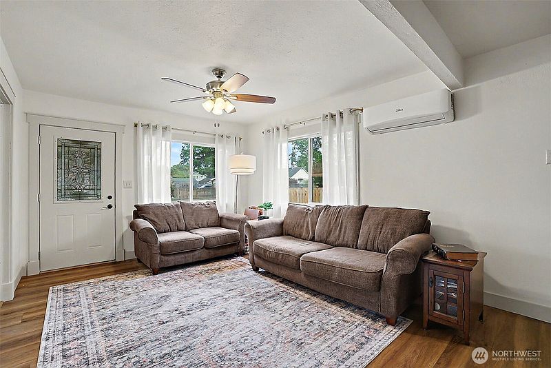 5th image of 6616 S Oakes Street