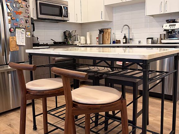 4th image of 437 NE 73rd St #D
