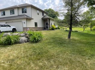 546 Lous Way, Slinger, WI 53086