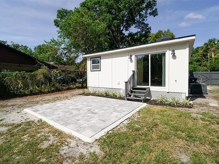 437 N Shine Ave — Photo 18