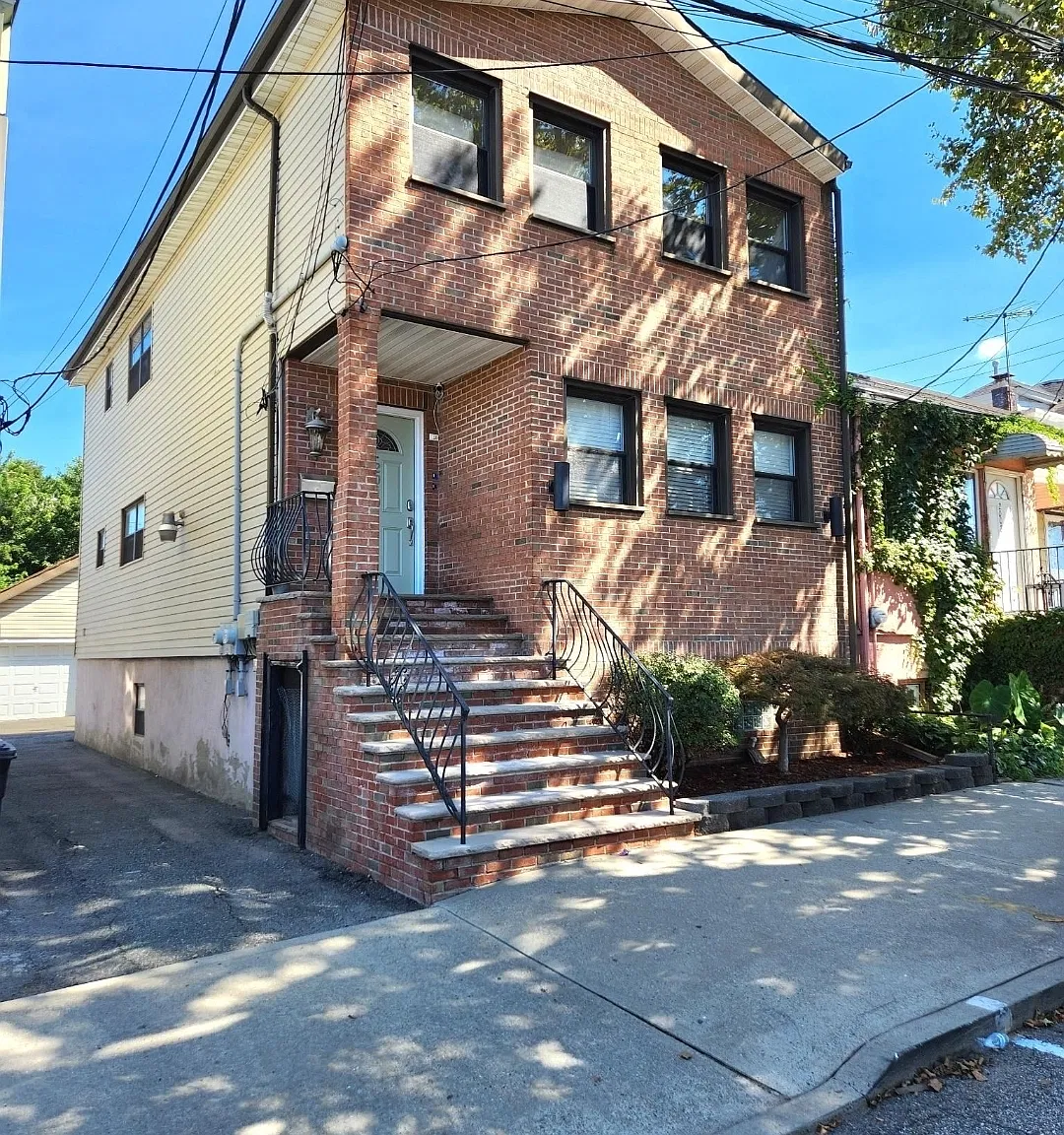 3 bed, $2,850 — Photo 2