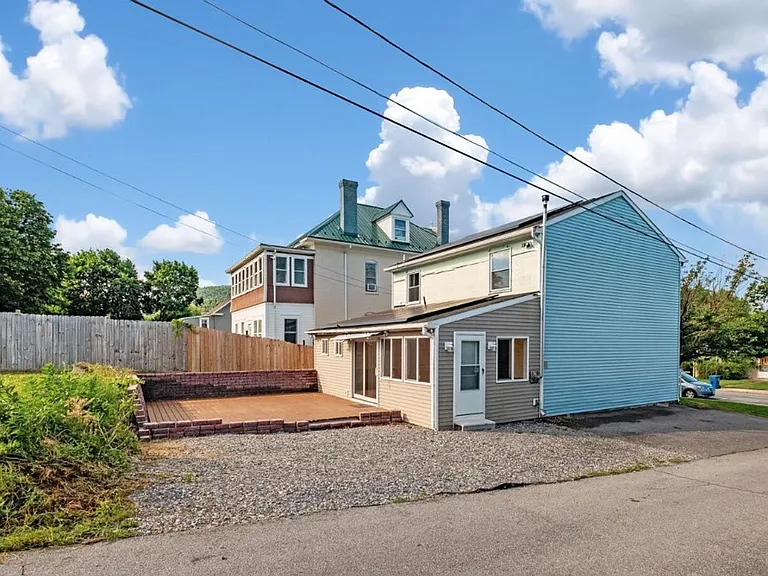 25 N Maple Ave — Photo 21