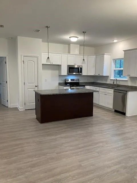 3 bed, 2.0 bath, 1595 sqft, $1,895 — Photo 3
