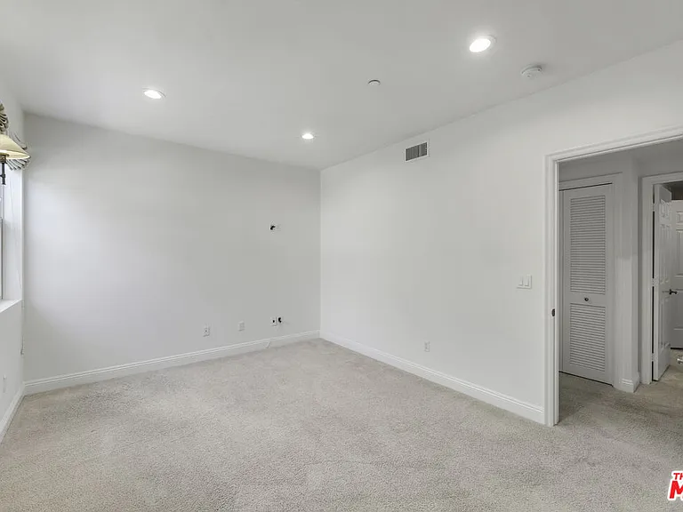 1820 Benecia Ave #402 — Photo 58